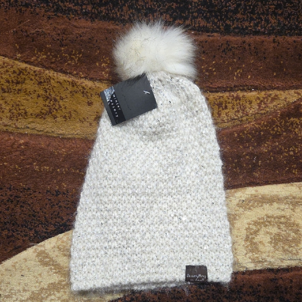 Elegant Cream Knit Pom-Pom Hat
